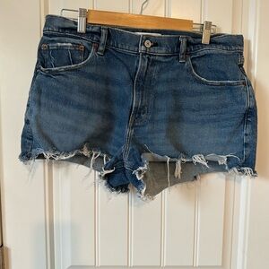 Abercrombie & Fitch “Curve Love" "The Mom Short Mid Rise" shorts in size 32/14